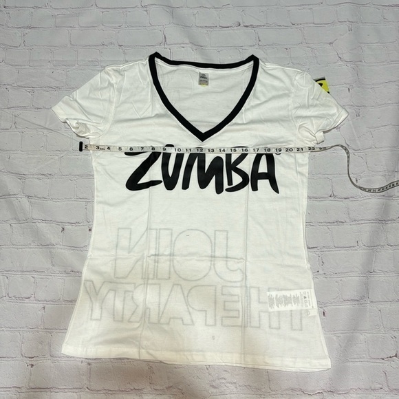 ZUMBA FITNESS women’s shapely V-Neck Tee in White “Join The Party” XXLarge NWT - Picture 5 of 10